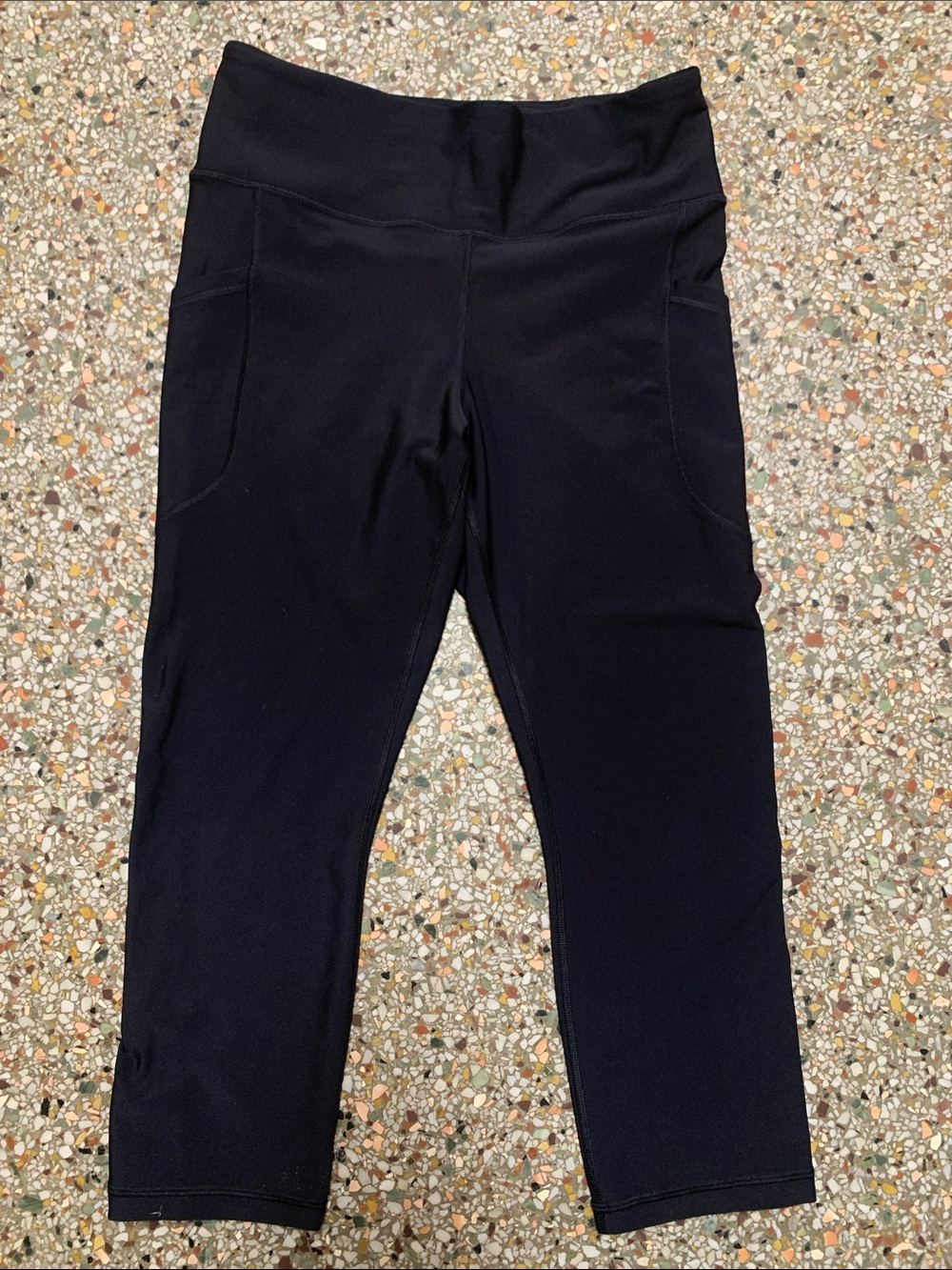 Old Navy Black -Rise Go-Dry Capri Active Leggings